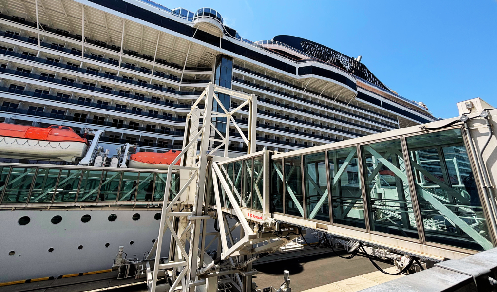 MSCベリッシマへ乗船する様子