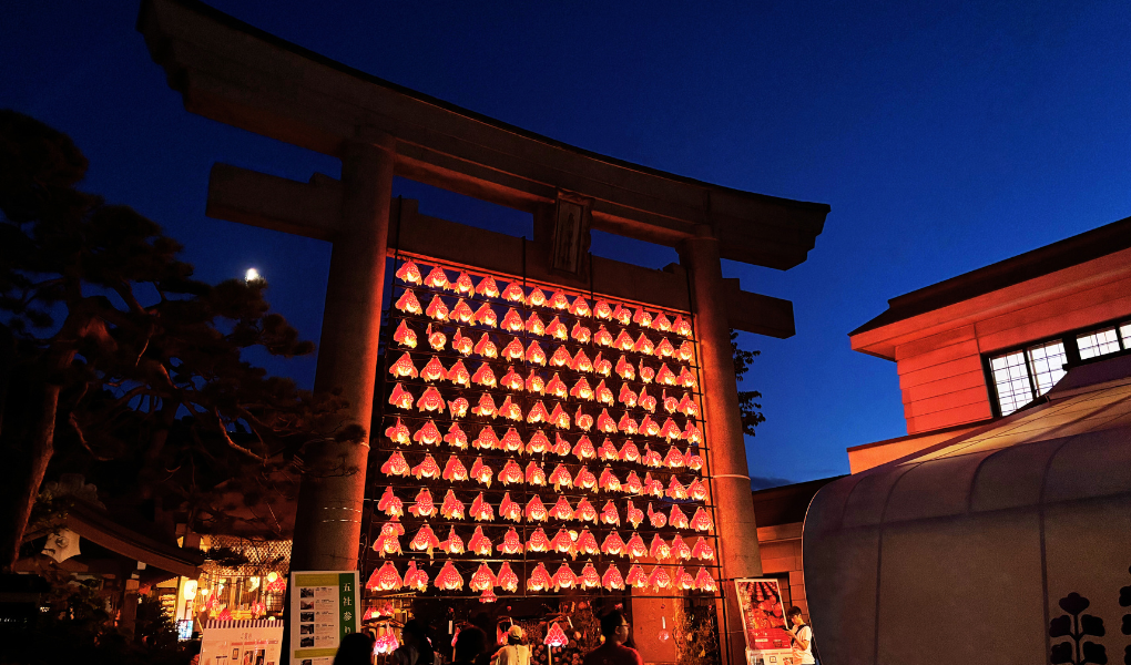 フォトジェニックな廣田神社の金魚ねぷた