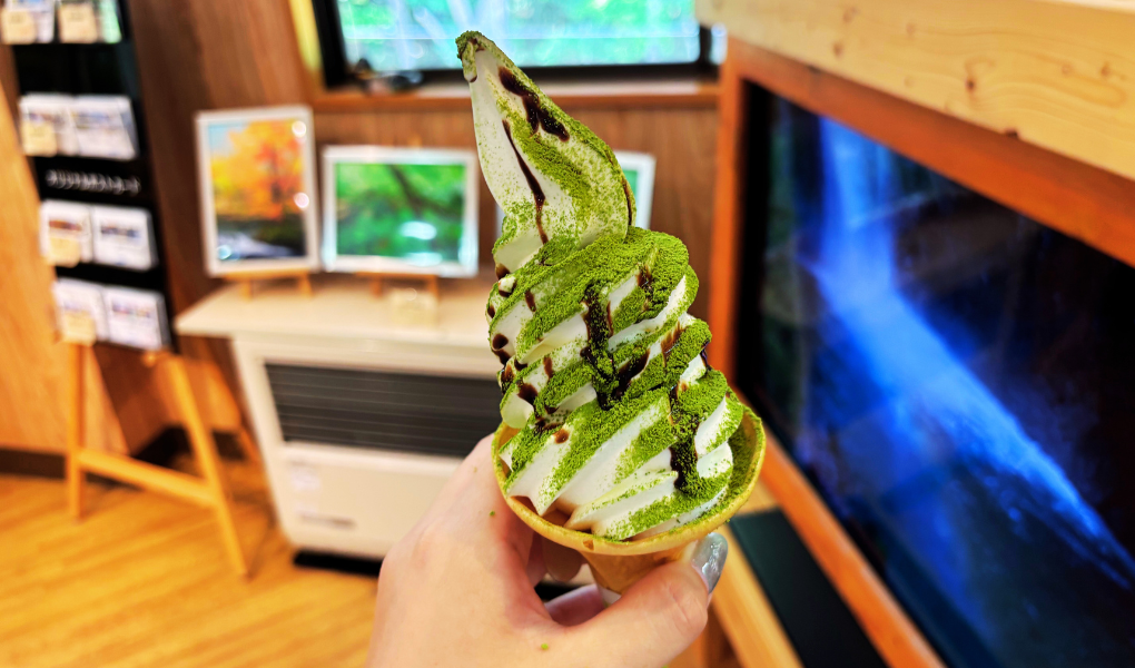 奥入瀬渓流館で売っている苔ソフト